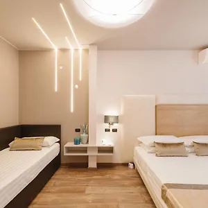 https://rhea-silvia-luxury-trastevere-2.it-romehotels.com