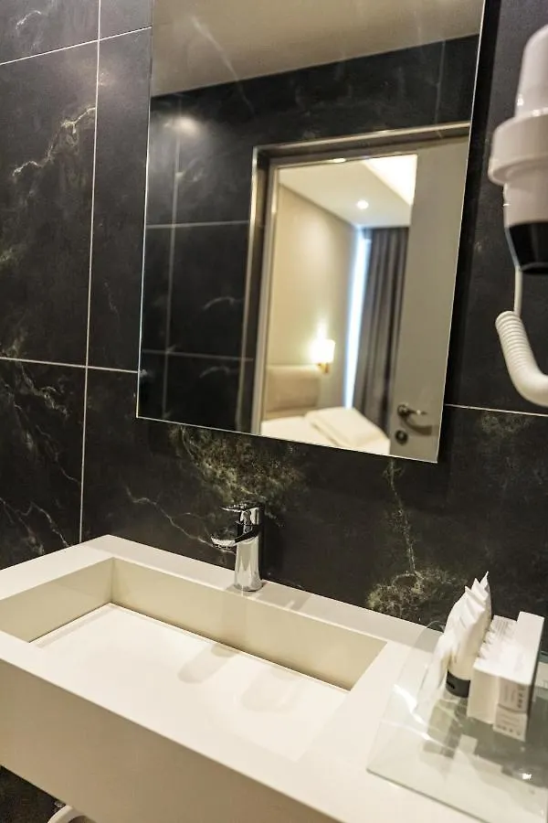****  Real Hotel Албания