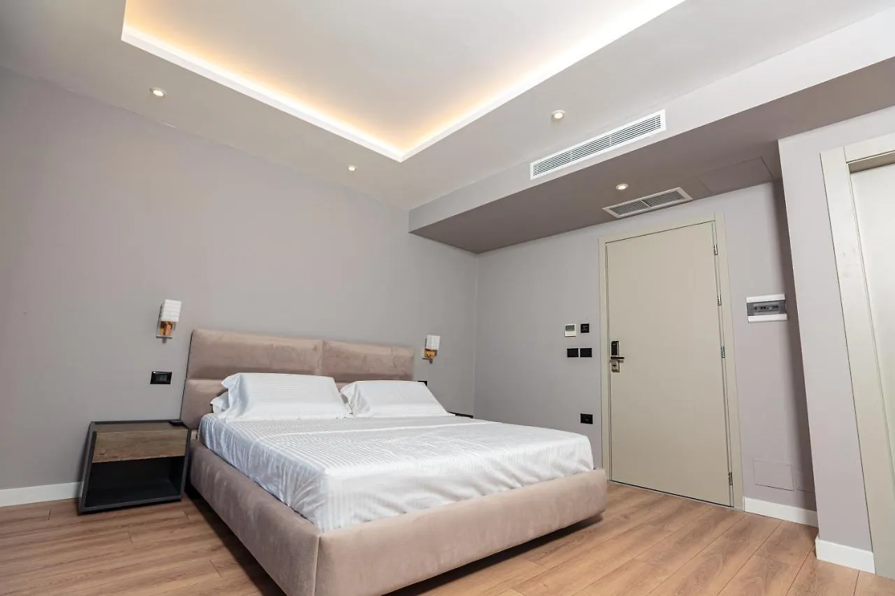 Real Hotel Влёра