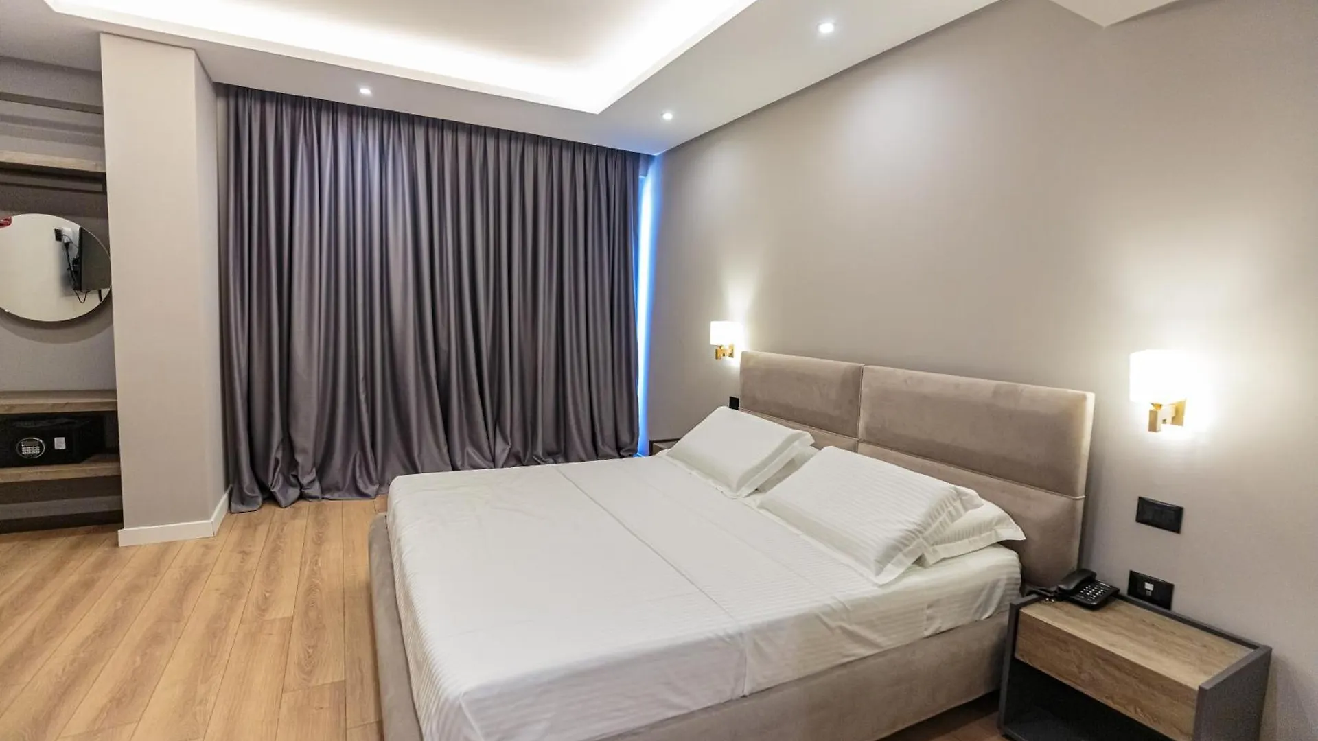 Real Hotel 4*, Влёра Албания